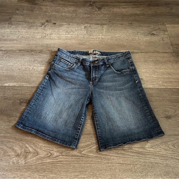 Women KUT From The Kloth Denim Bermuda Jean Shorts Size 10 - Picture 1 of 6